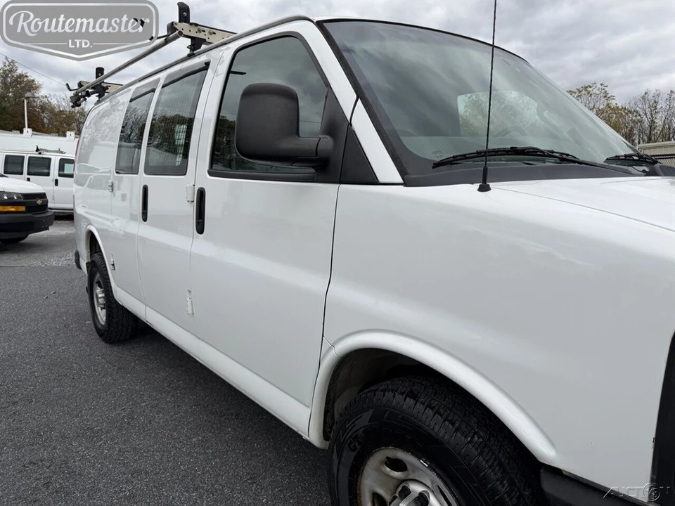 2017 GMC Savana - Image 3 of 12