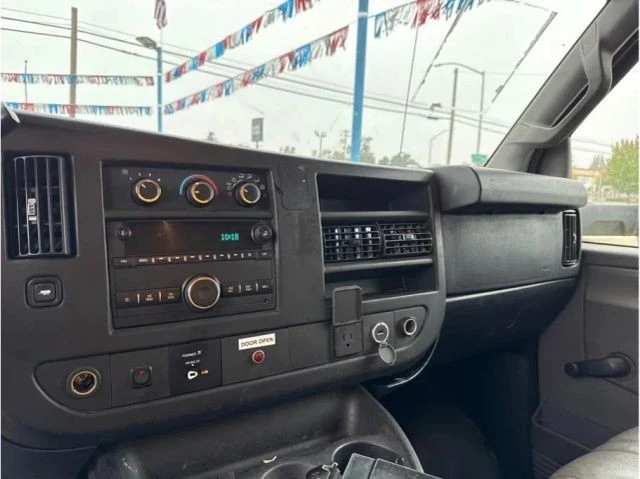 2017 GMC Savana - Image 14 of 18