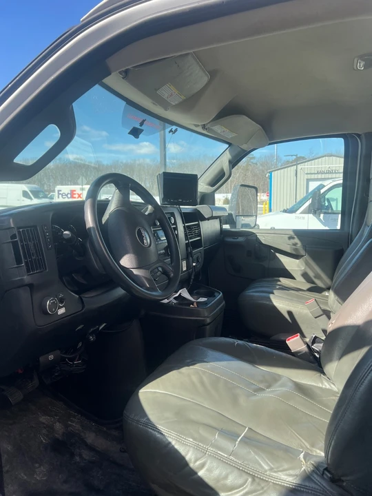 2017 GMC Savana - Image 5 of 5