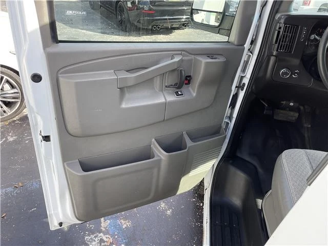 2017 GMC Savana - Image 20 of 21