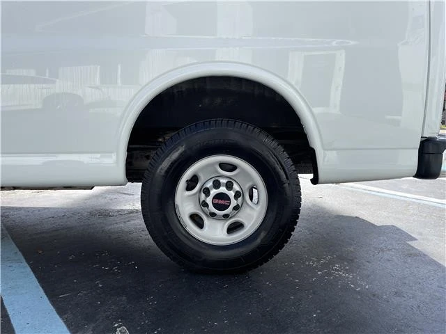 2017 GMC Savana - Image 16 of 21