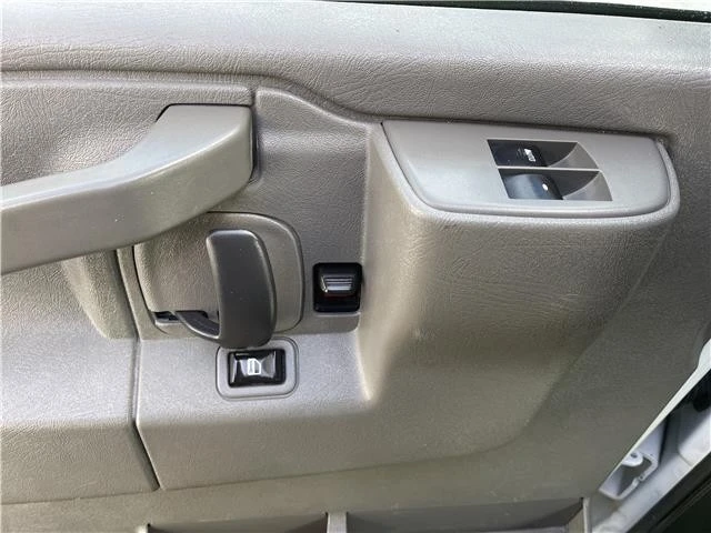 2017 GMC Savana - Image 21 of 21