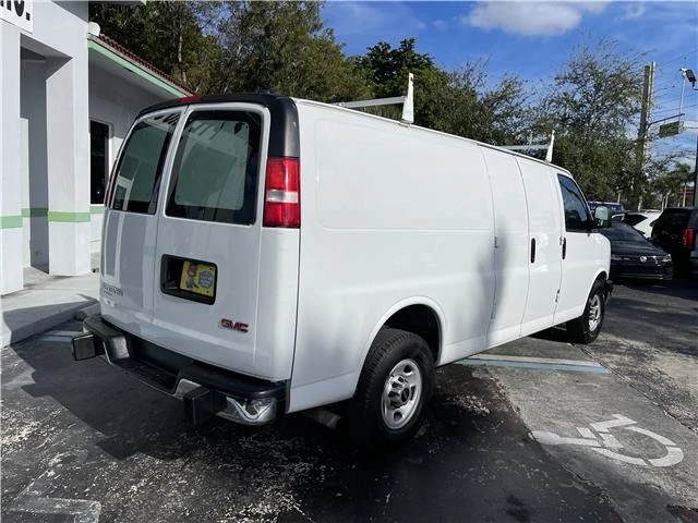 2017 GMC Savana - Image 11 of 21