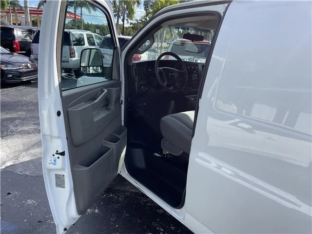 2017 GMC Savana - Image 19 of 21