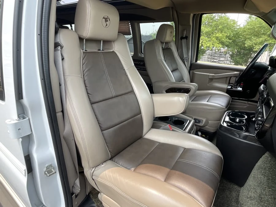 2017 GMC Savana - Image 18 of 31