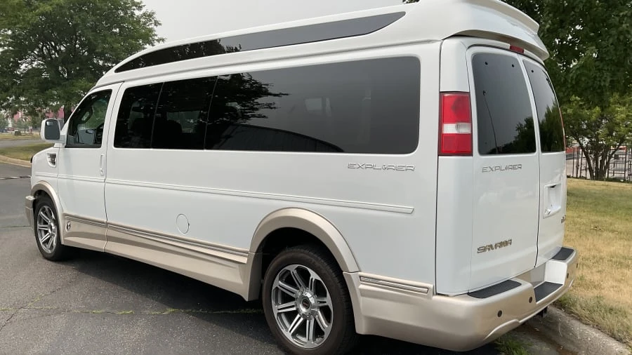 2017 GMC Savana - Image 3 of 31