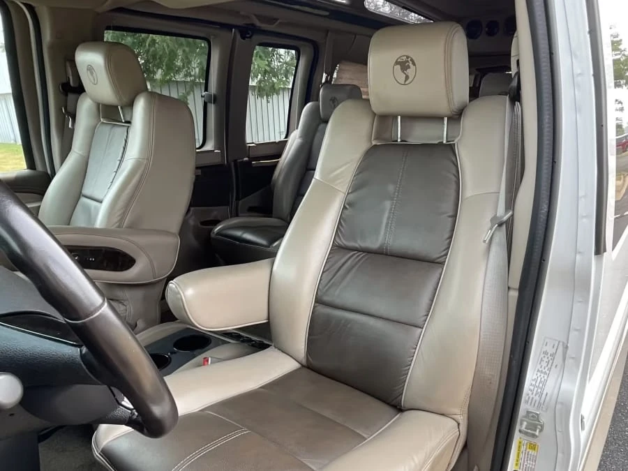 2017 GMC Savana - Image 8 of 24