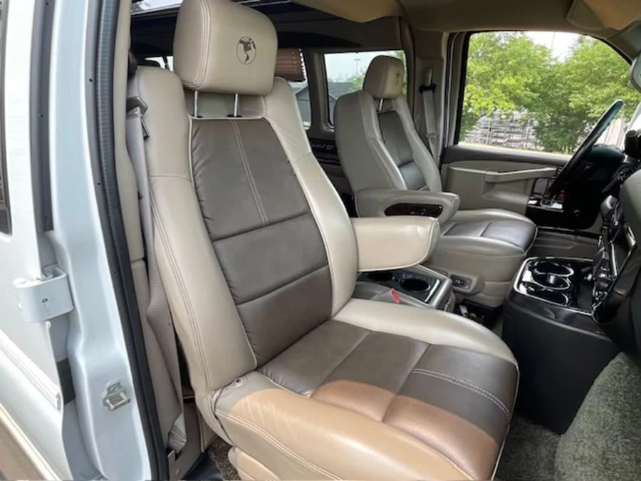 2017 GMC Savana - Image 7 of 24