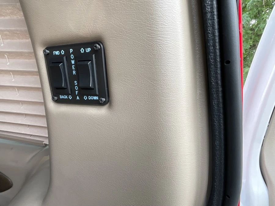 2017 GMC Savana - Image 27 of 31