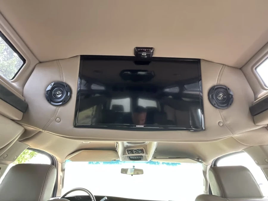 2017 GMC Savana - Image 12 of 24