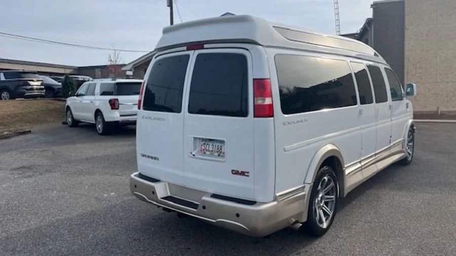 2017 GMC Savana - Image 5 of 24