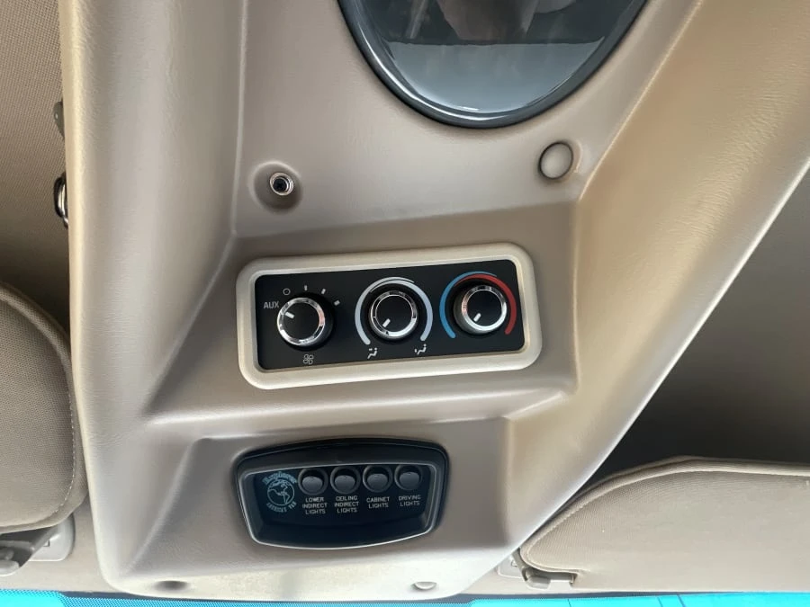 2017 GMC Savana - Image 17 of 31