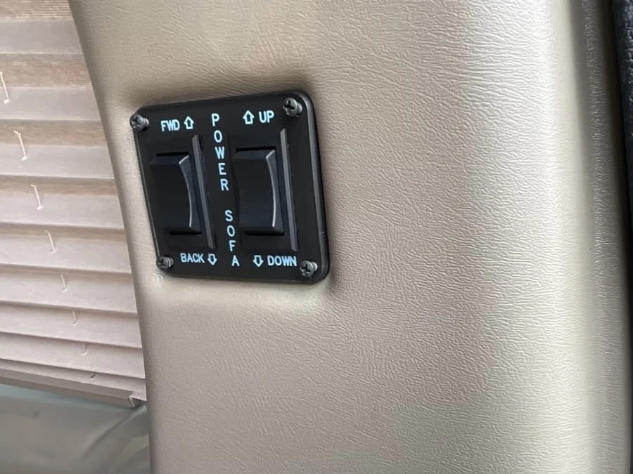2017 GMC Savana - Image 11 of 24