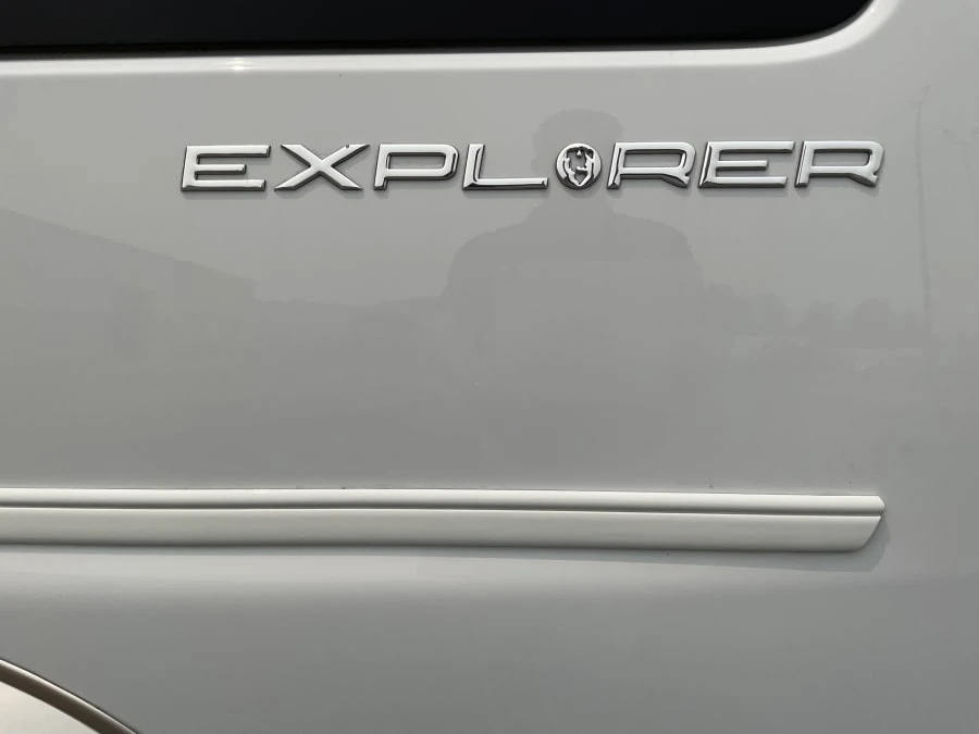 2017 GMC Savana - Image 8 of 31