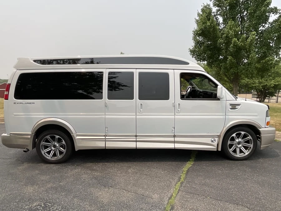 2017 GMC Savana - Image 6 of 31
