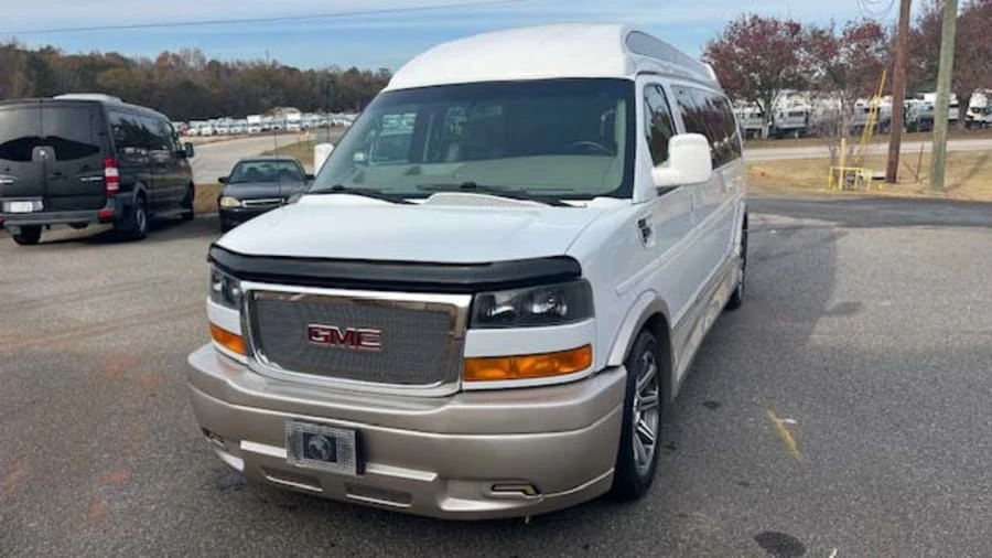 2017 GMC Savana - Image 4 of 24