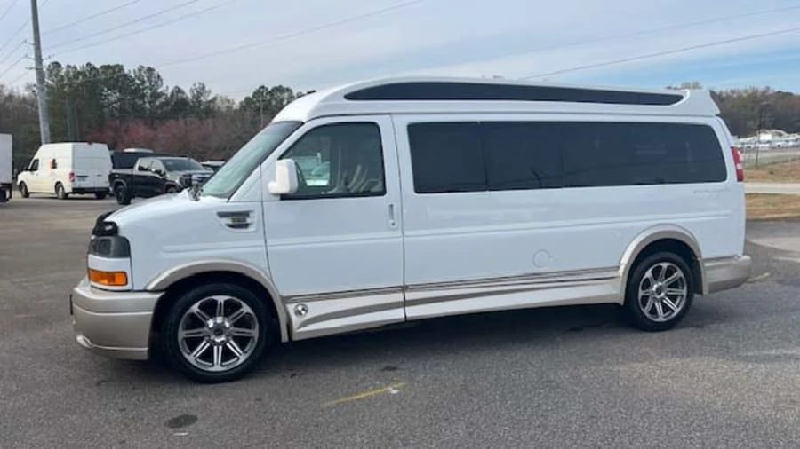 2017 GMC Savana - Image 6 of 24