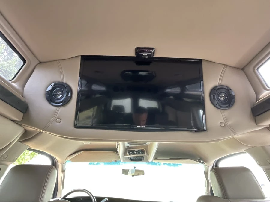 2017 GMC Savana - Image 11 of 31
