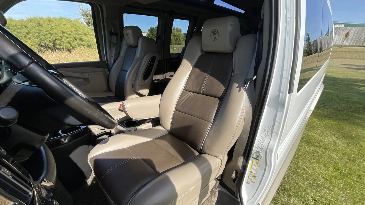2017 GMC Savana - Image 4 of 23