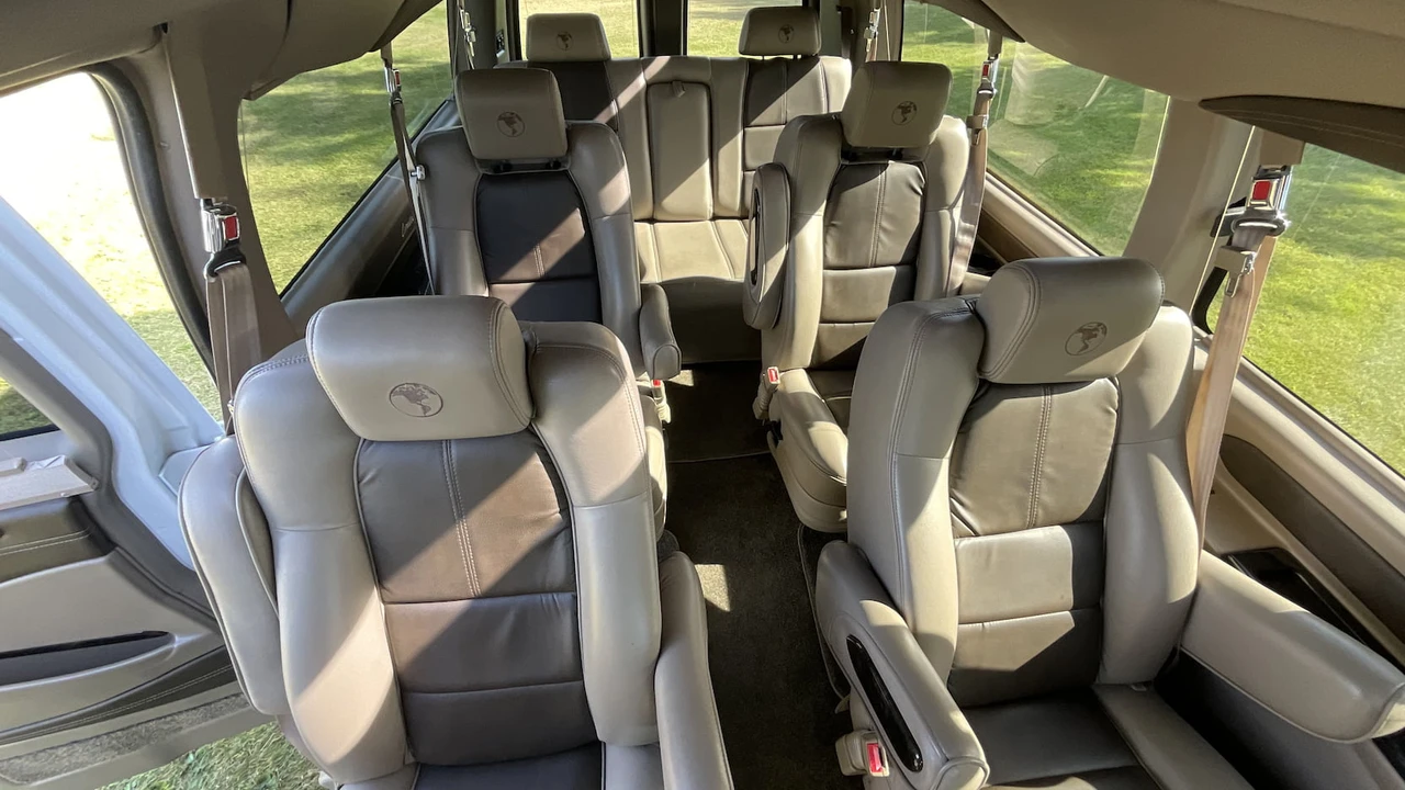 2017 GMC Savana - Image 5 of 23