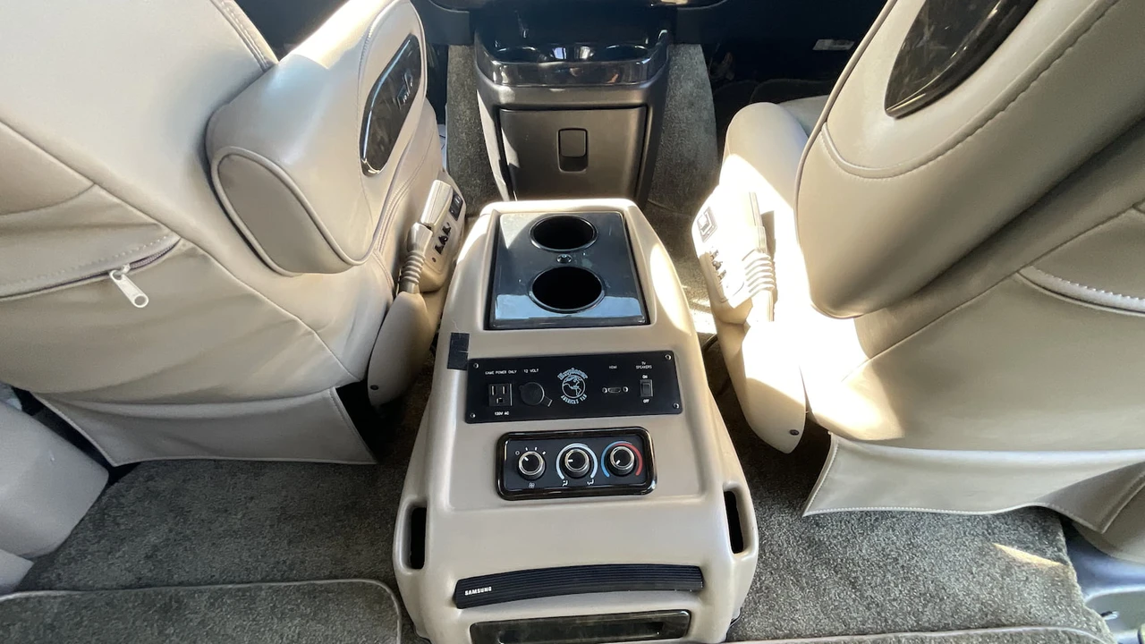 2017 GMC Savana - Image 8 of 23