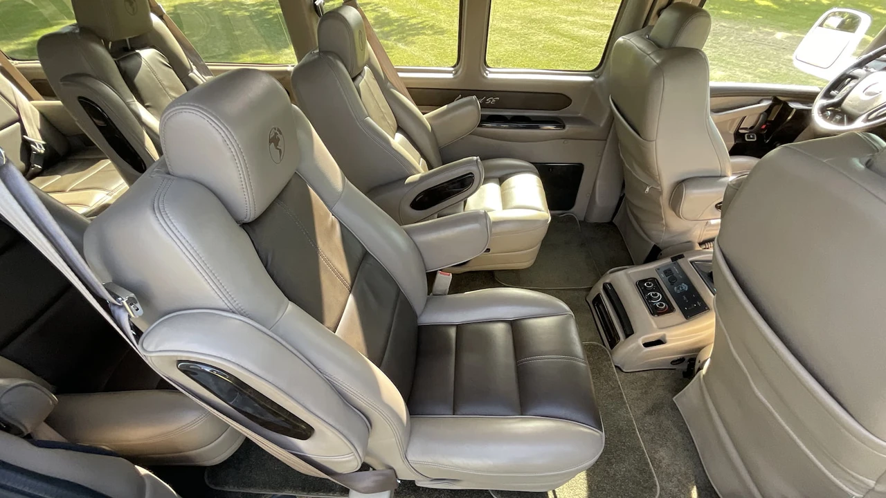 2017 GMC Savana - Image 9 of 23