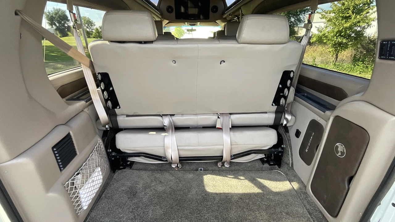 2017 GMC Savana - Image 17 of 23