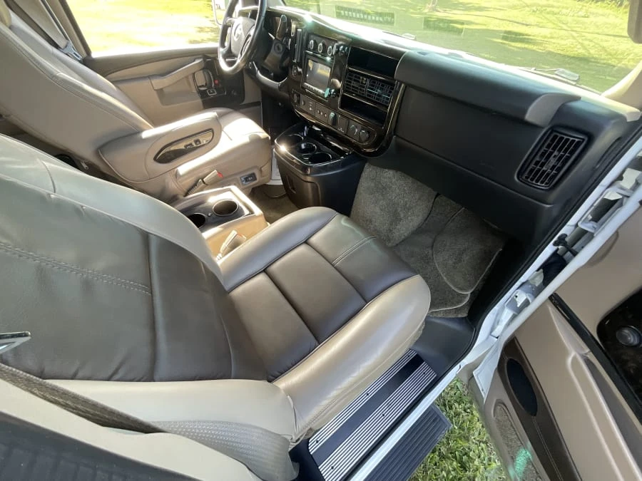 2017 GMC Savana - Image 7 of 19