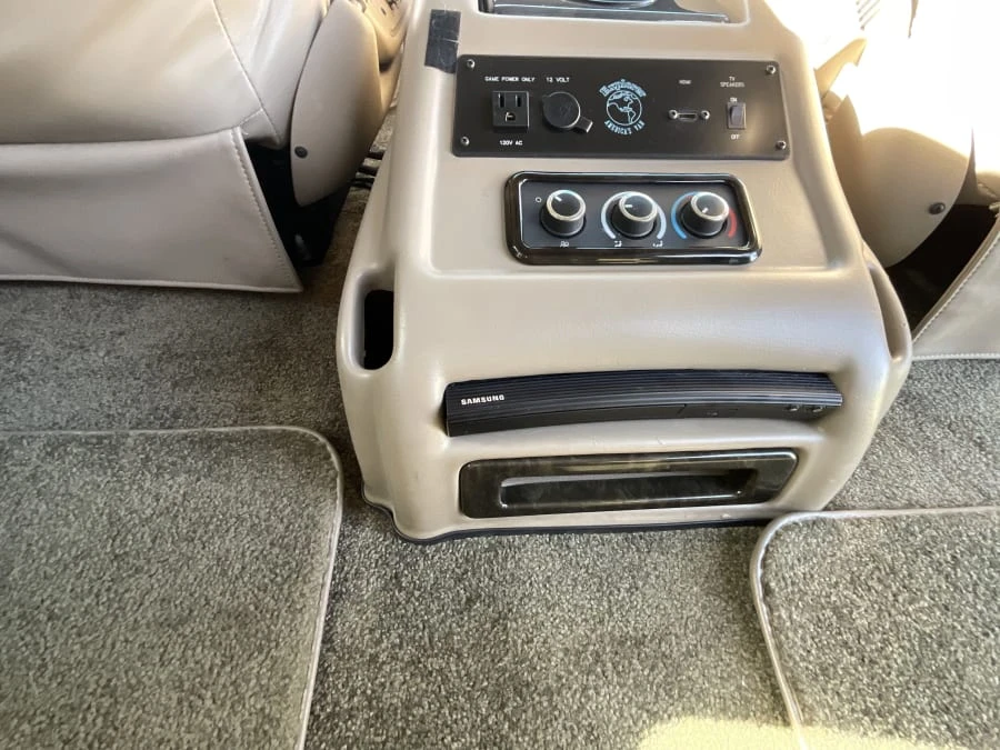 2017 GMC Savana - Image 17 of 19