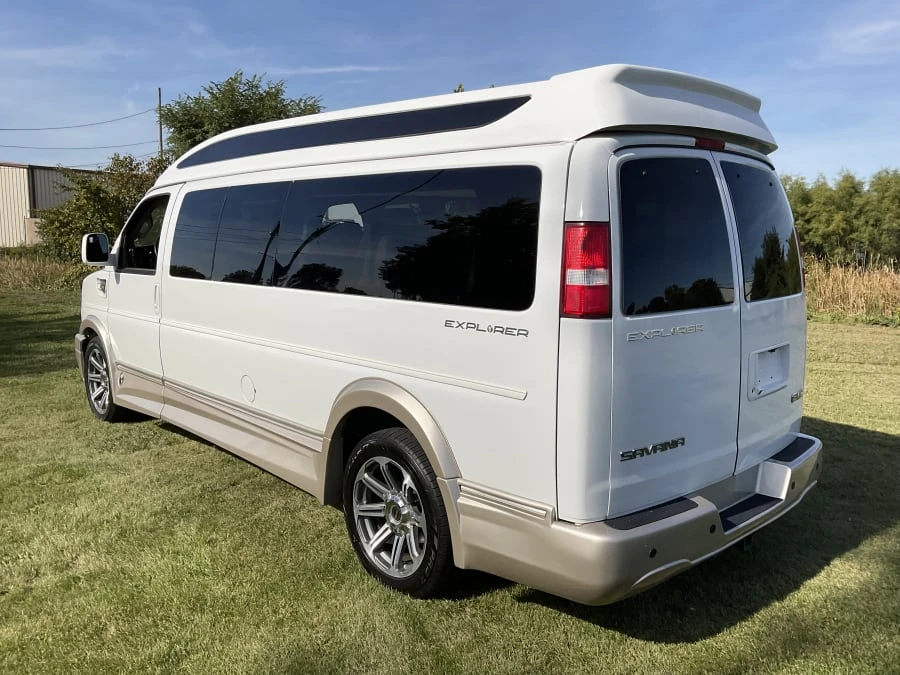 2017 GMC Savana - Image 3 of 19