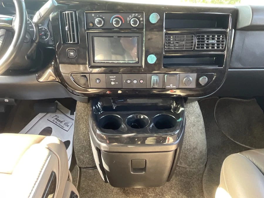 2017 GMC Savana - Image 8 of 19