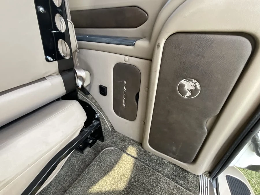 2017 GMC Savana - Image 6 of 19