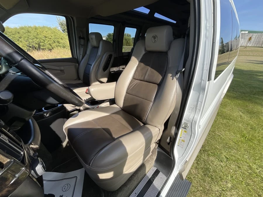 2017 GMC Savana - Image 10 of 19