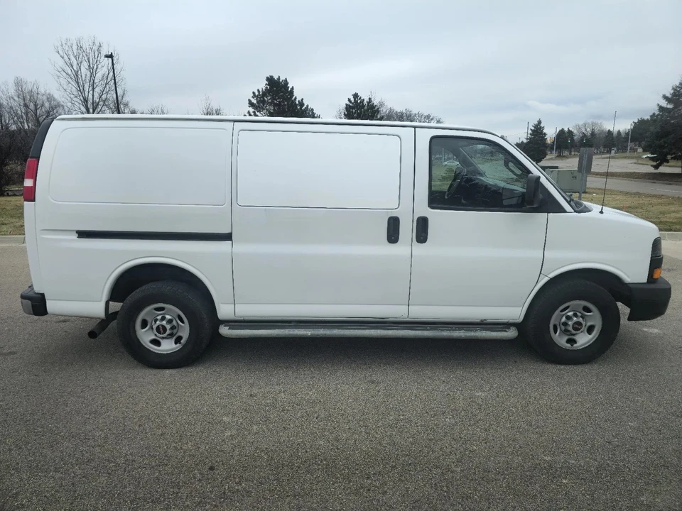 2017 GMC Savana - Image 3 of 10
