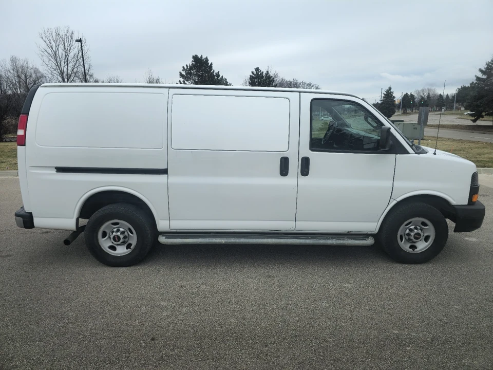 2017 GMC Savana - Image 3 of 10
