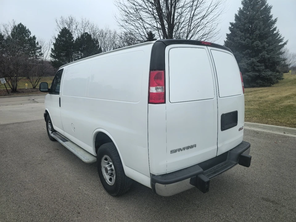 2017 GMC Savana - Image 5 of 10