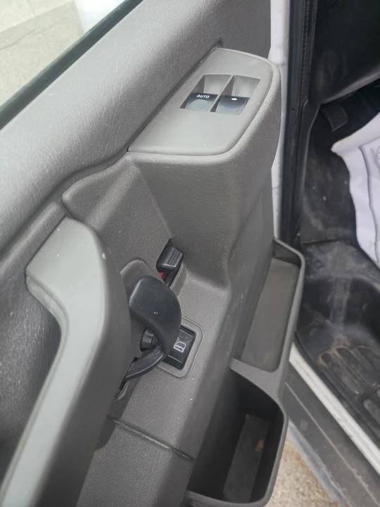 2017 GMC Savana - Image 8 of 10