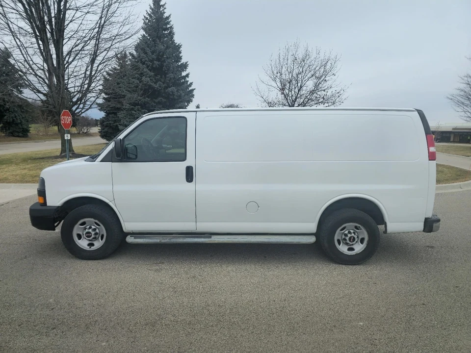 2017 GMC Savana - Image 6 of 10