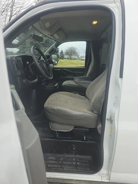 2017 GMC Savana - Image 7 of 10