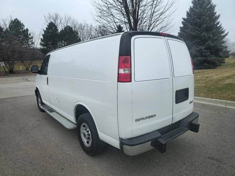 2017 GMC Savana - Image 5 of 10