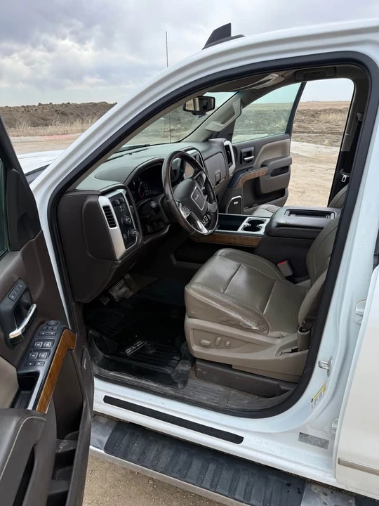 2017 GMC Sierra 4th Gen - Image 9 of 19