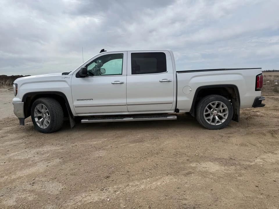 2017 GMC Sierra 4th Gen - Image 2 of 19