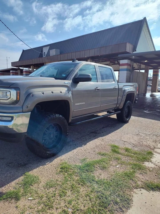 2017 GMC Sierra 4th Gen - Image 2 of 3