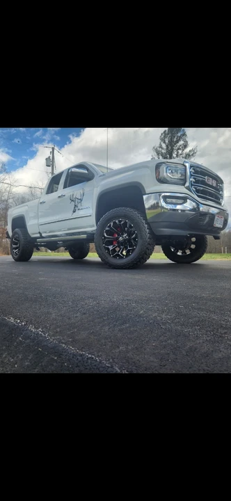 2017 GMC Sierra 4th Gen - Image 2 of 15
