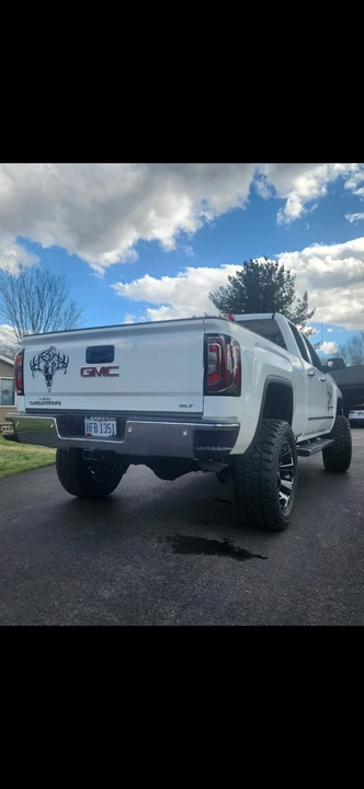 2017 GMC Sierra 4th Gen - Image 4 of 15