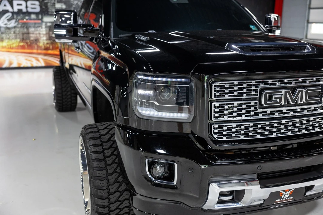 2017 GMC Sierra Heavy Duty 4th Gen - Image 4 of 31