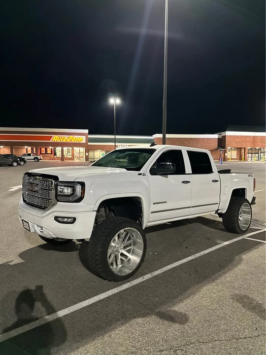 2017 GMC Sierra 4th Gen - Image 5 of 10
