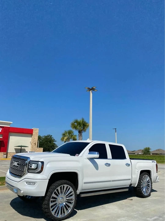 2017 GMC Sierra 4th Gen - Image 2 of 8