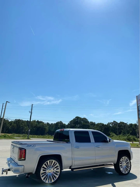 2017 GMC Sierra 4th Gen - Image 4 of 8