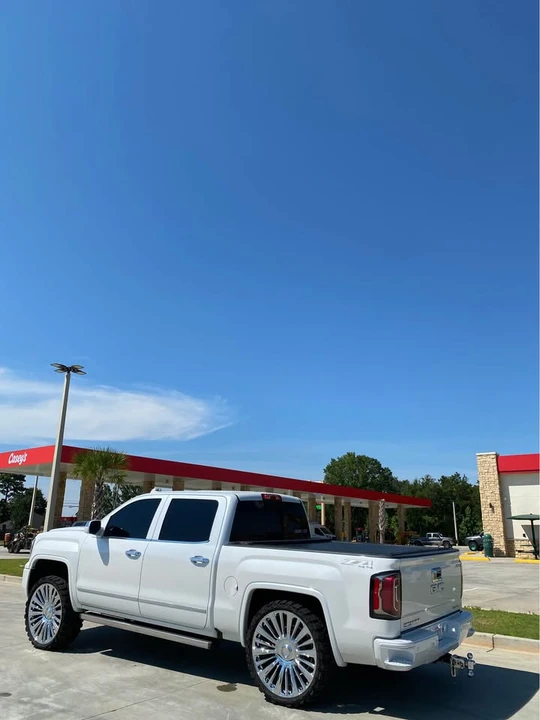 2017 GMC Sierra 4th Gen - Image 3 of 8